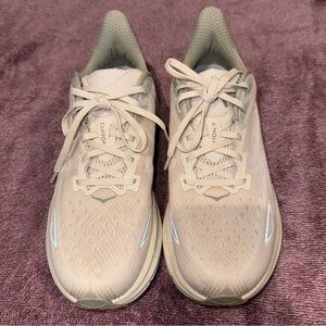 Hoka Clifton 9 Oat Milk Barley size 9.5 2E wide
